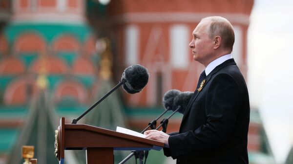 Президент РФ В. Путин на военном параде в честь 77-й годовщины Победы в ВОВ - Sputnik Азербайджан