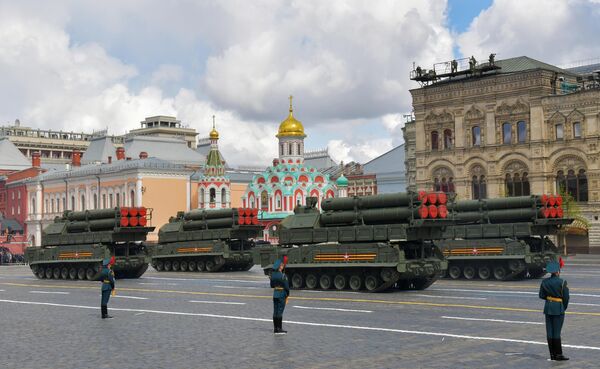 Зенитно-ракетные комплексы (ЗРК) &quot;Бук-М3&quot; на военном параде в честь 77-й годовщины Победы в ВОВ. - Sputnik Азербайджан