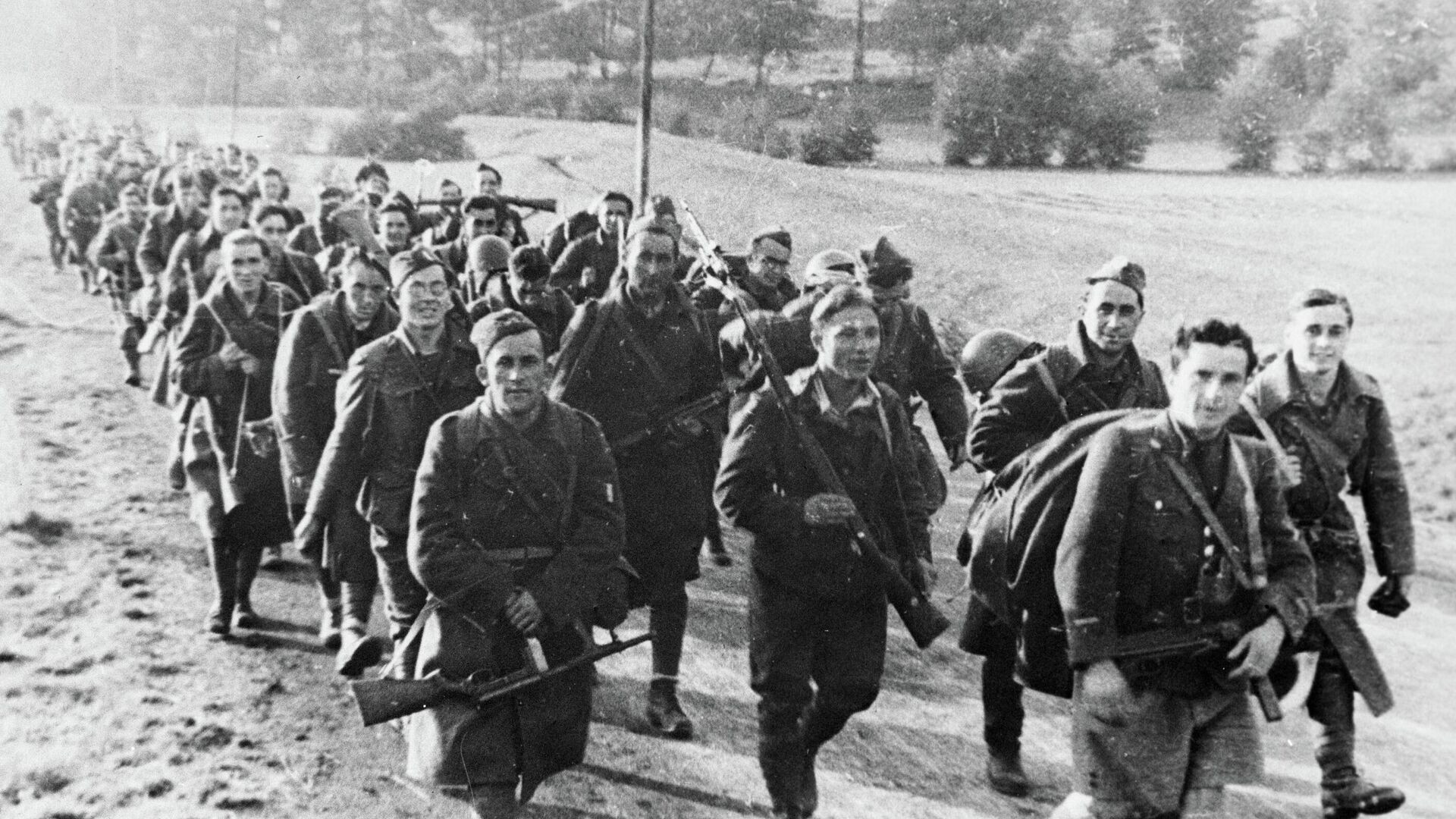 Партизаны во время Второй Мировой войны, фото из архива - Sputnik Азербайджан, 1920, 09.05.2022