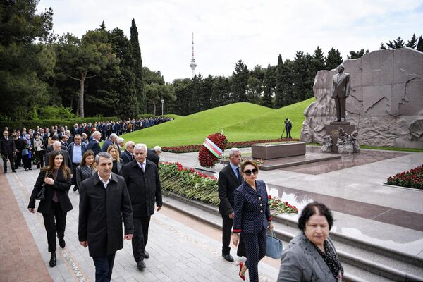 Каждый год народ Азербайджана отдает дань памяти великому сыну Азербайджана. - Sputnik Азербайджан