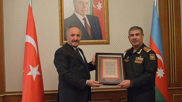 Министр обороны Азербайджана встретился с генеральным секретарем Совета национальной безопасности Турции - Sputnik Азербайджан