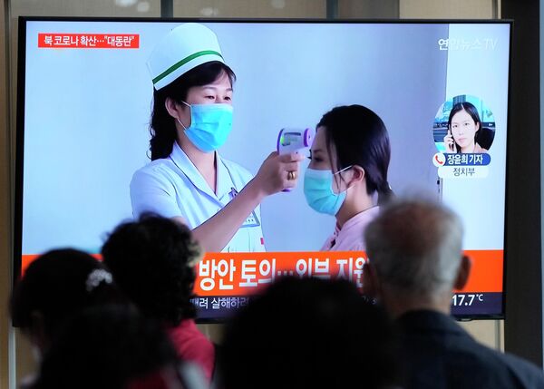 Южная Корея хотела бы отправить КНДР лекарства, вакцины, маски, тестовые наборы, а также помочь Северной Корее технологиями и &quot;обменяться опытом по борьбе с коронавирусом&quot;. - Sputnik Азербайджан