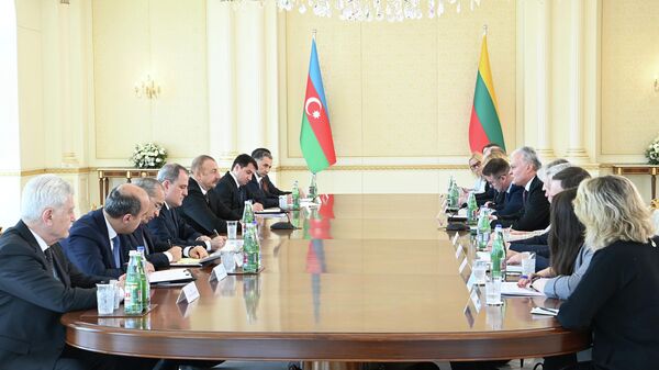 Встреча президентов Азербайджана и Литвы в расширенном составе - Sputnik Азербайджан