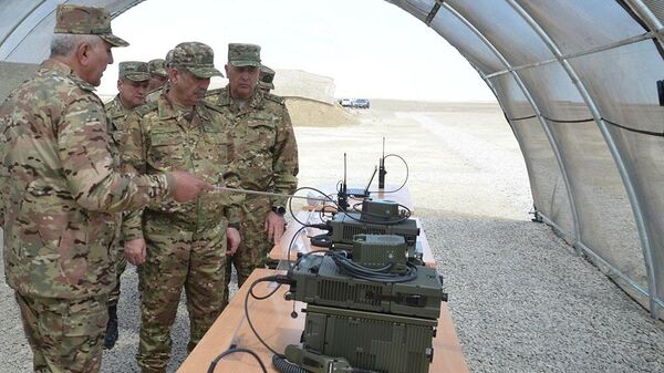 Закир Гасанов понаблюдал за тренировками подразделений Азербайджанской армии - Sputnik Азербайджан