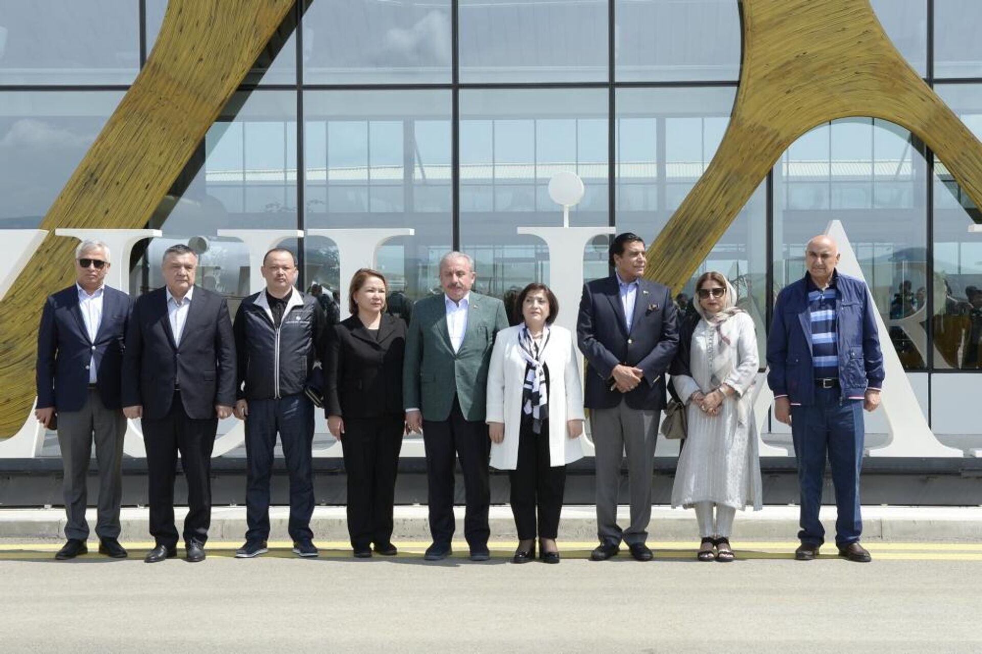 İƏT PA-nın Üçüncü Ümumi Konfransının iştirakçıları Füzuli Beynəlxalq Hava Limanı ilə tanış olublar - Sputnik Azərbaycan, 1920, 18.05.2022