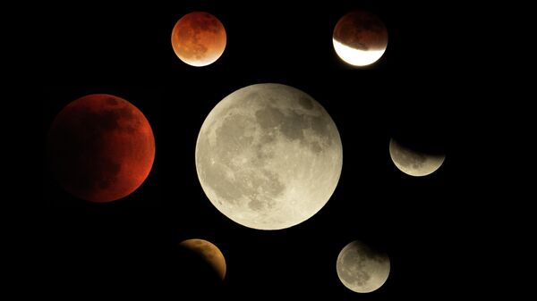 Комбинация изображений показывает Луну на различных стадиях полного лунного затмения в Темпл-Сити, Калифорния - Sputnik Азербайджан