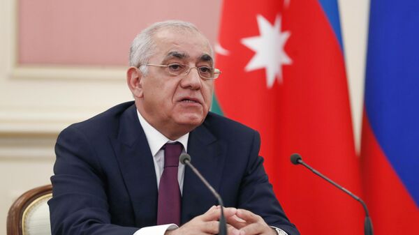 Премьер-министр Азербайджана Али Асадов во время переговоров  - Sputnik Azərbaycan