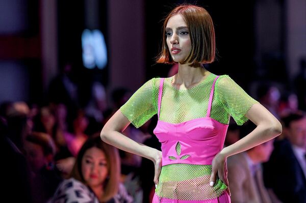 Яркие образы 12-го сезона Azerbaijan Fashion Week. - Sputnik Азербайджан