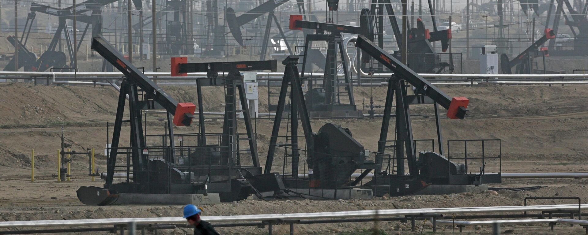 Нефтяные качалки  - Sputnik Азербайджан, 1920, 10.04.2025