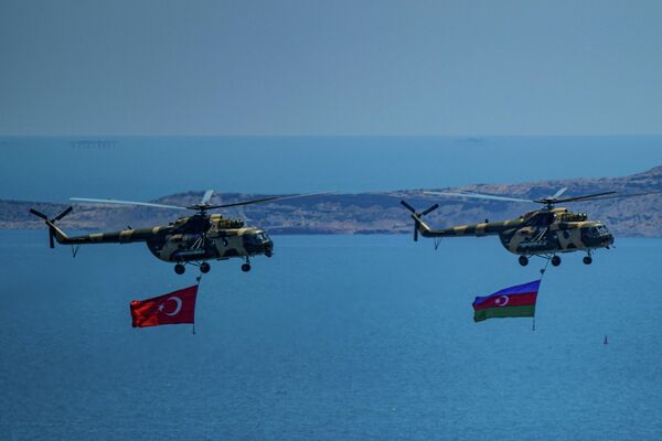 Самолеты и вертолеты ВВС  Азербайджана совершили первые полеты на фестивале TEKNOFEST Azerbaijan. - Sputnik Азербайджан