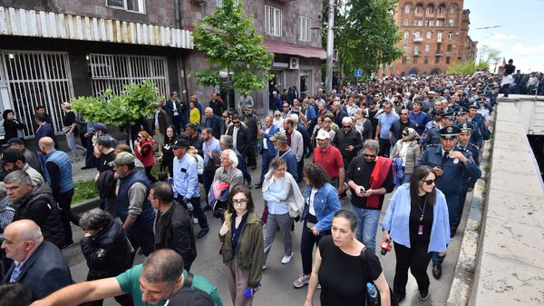 Оппозиция продолжает митинги в Ереване - Sputnik Азербайджан
