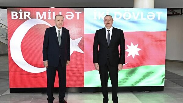 Ильхам Алиев и Реджеп Тайип Эрдоган приняли участие в открытии бакинского Центра Службы ASAN номер 7 и Центра Bilim Bakı - Sputnik Азербайджан