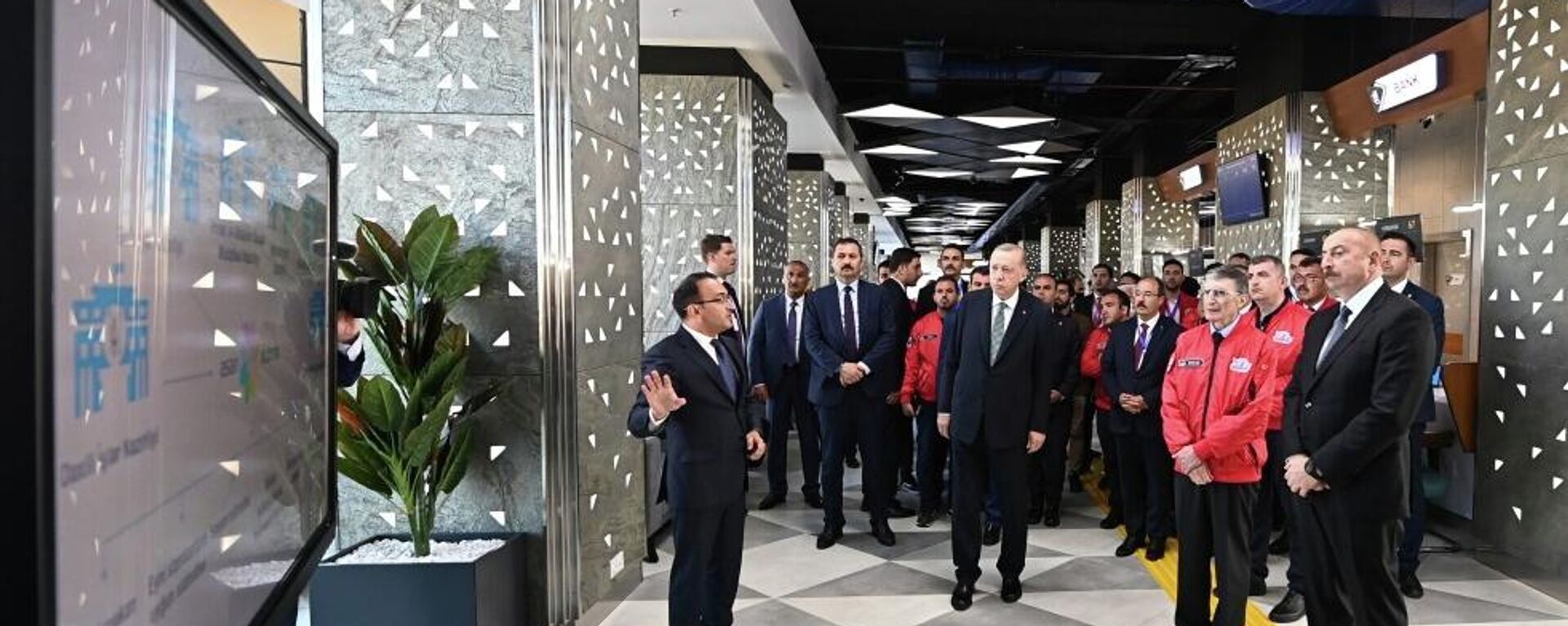 Ильхам Алиев и Реджеп Тайип Эрдоган приняли участие в открытии бакинского Центра Службы ASAN номер 7 и Центра Bilim Bakı - Sputnik Azərbaycan, 1920, 28.05.2022