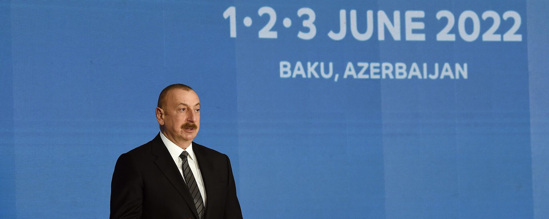 Президент Азербайджана Ильхам Алиев на церемонии открытия Бакинской энергетической недели - Sputnik Азербайджан, 1920, 01.06.2022