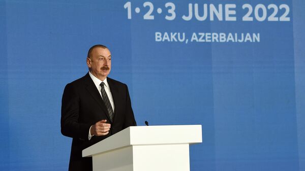 Президент Азербайджана Ильхам Алиев на церемонии открытия Бакинской энергетической недели - Sputnik Азербайджан