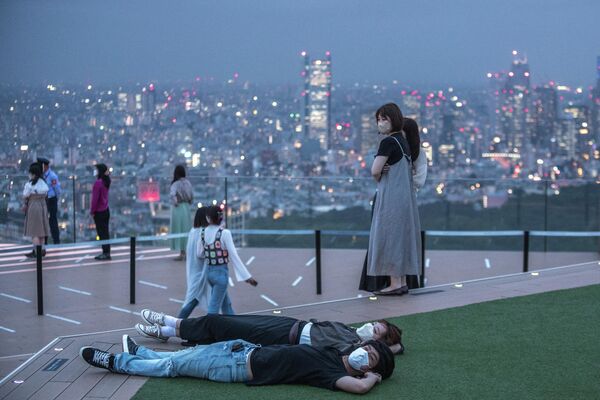 На смотровой площадке Shibuya Sky в Токио. - Sputnik Азербайджан