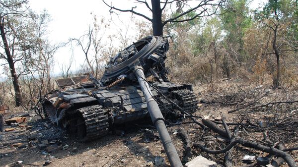 Ukrayna ordusunun vurulmuş tankı - Sputnik Azərbaycan