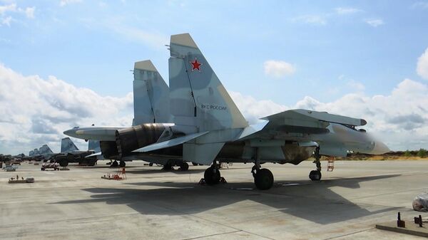 Минобороны РФ опубликовало видео боевой работы истребителей Су-34 - Sputnik Азербайджан