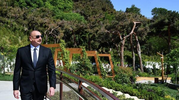 Ильхам Алиев ознакомился с условиями в новом парке Чемберекенд в Баку - Sputnik Азербайджан