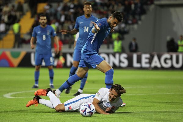 В результате национальная команда потерпела второе поражение в групповой стадии Лиги наций УЕФА, показав невыразительную игру, при неоднозначных (в очередной раз) решениях главного тренера из Италии. - Sputnik Азербайджан