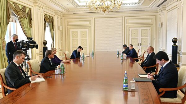 Президент Ильхам Алиев принял помощника госсекретаря США - Sputnik Азербайджан