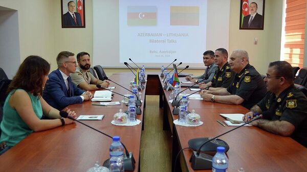 Делегации министерств обороны Азербайджанской Республики и Литовской Республики  - Sputnik Азербайджан