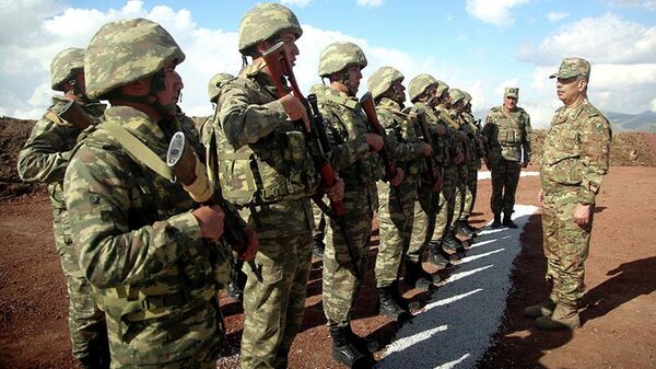 Министр обороны побывал на боевых позициях, дислоцированных на государственной границе - Sputnik Азербайджан
