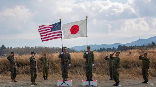 Военнослужащие США и Японии перед началом совместных учений - Sputnik Азербайджан