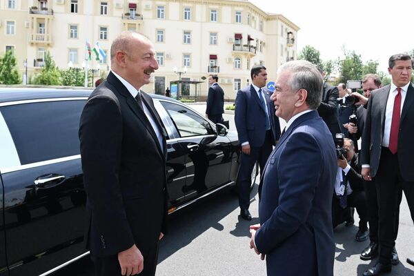Президент Азербайджана Ильхам Алиев и президент Узбекистана Шавкат Мирзиёев - Sputnik Азербайджан
