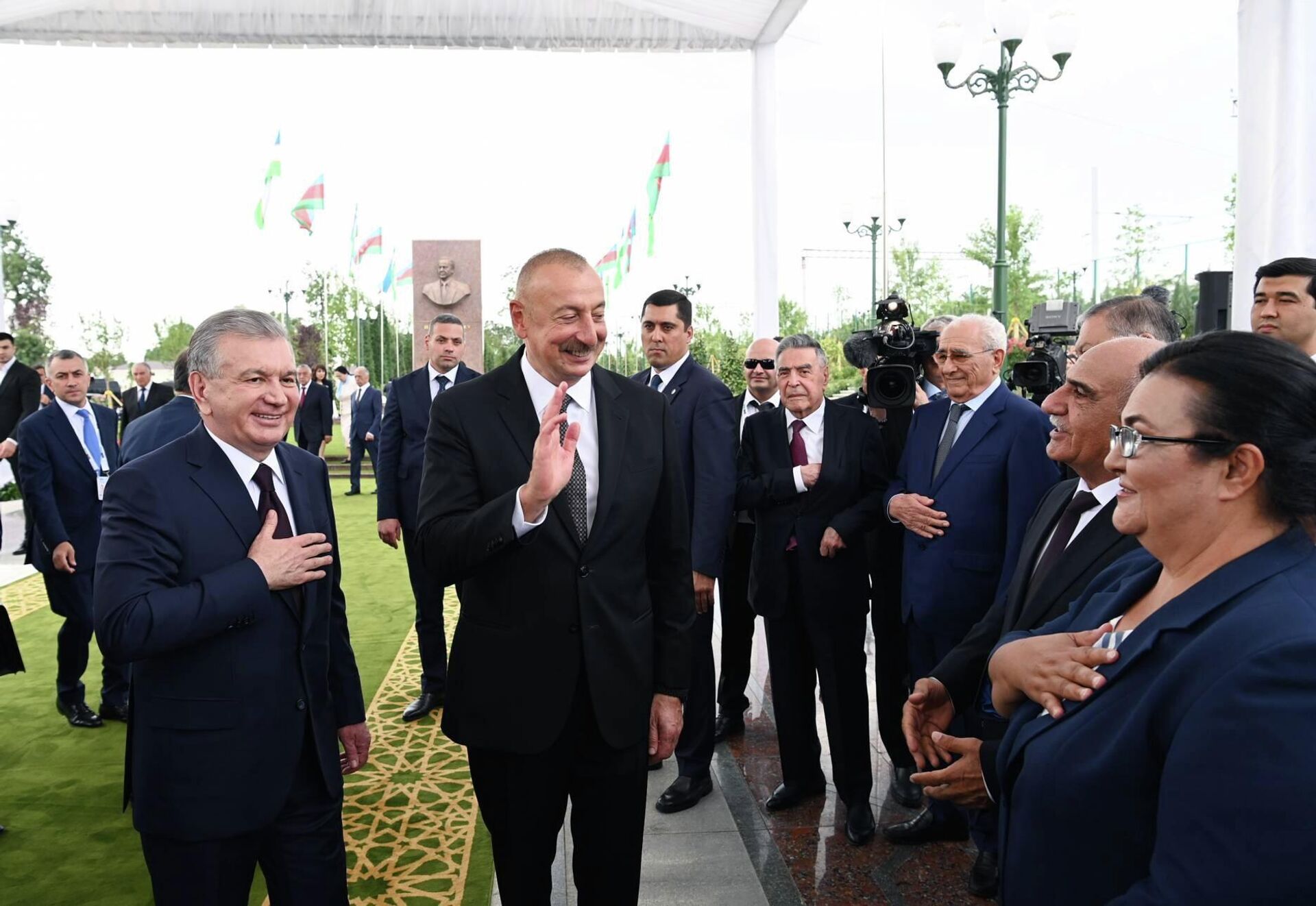 Президент Азербайджана Ильхам Алиев прибыл с государственным визитом в Узбекистан - Sputnik Azərbaycan, 1920, 21.06.2022