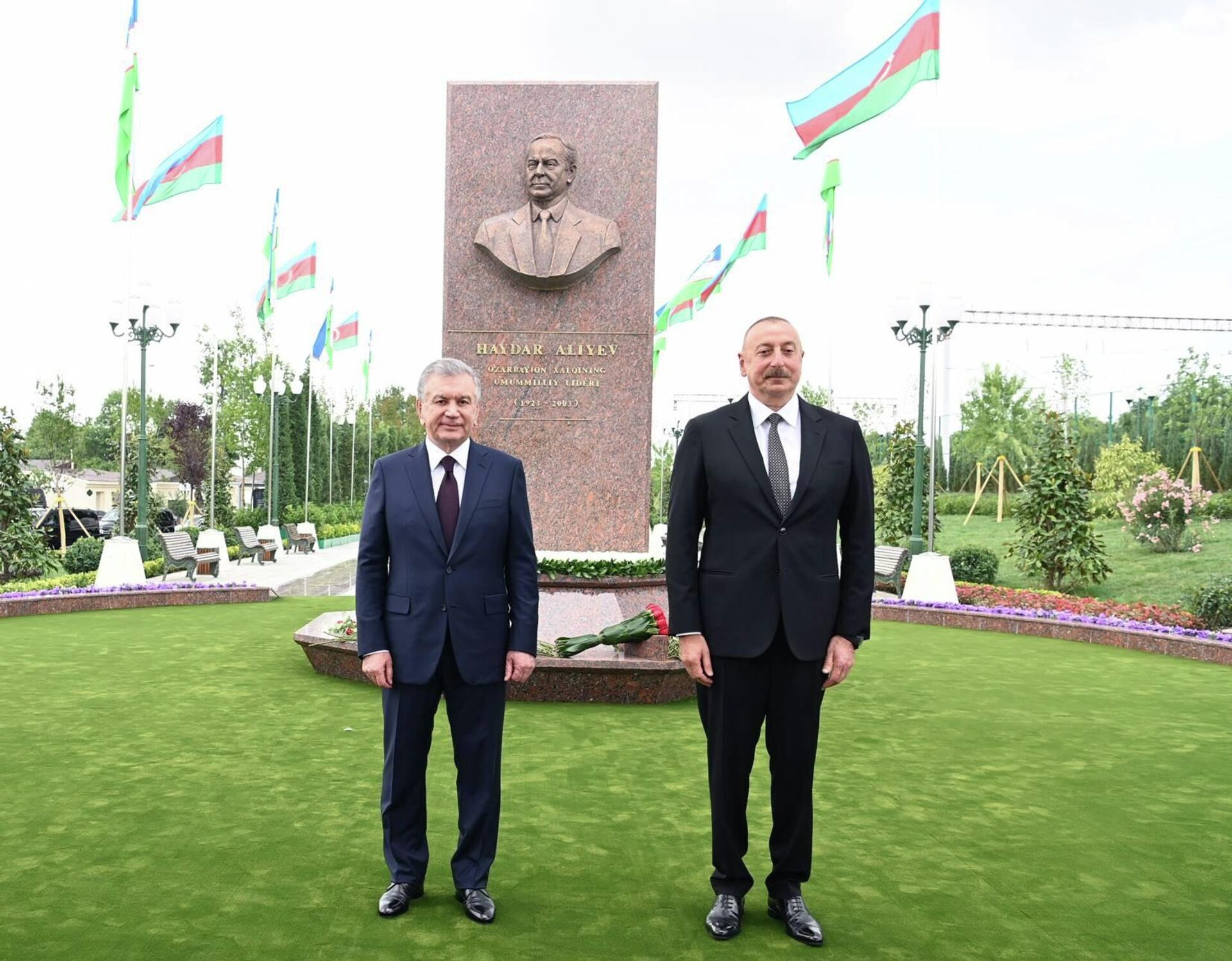 Президент Азербайджана Ильхам Алиев прибыл с государственным визитом в Узбекистан - Sputnik Azərbaycan, 1920, 21.06.2022