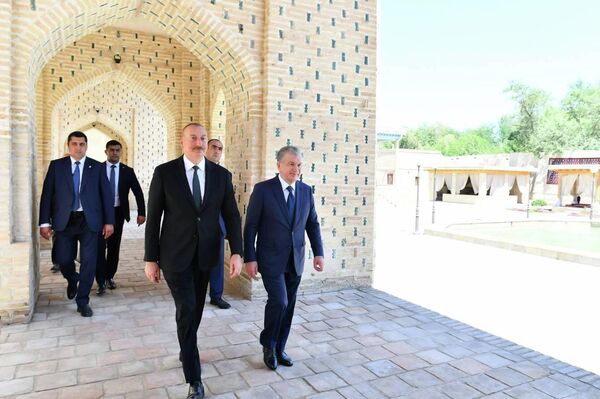 Ильхам Алиев и Шавкат Мирзиёев  посетили также дворцовый комплекс &quot;Нуруллабой&quot; в городе Хива - Sputnik Азербайджан