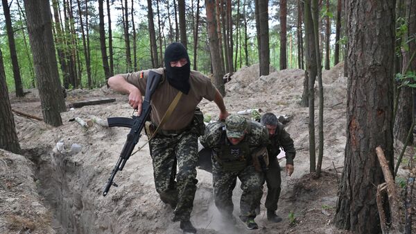 Бойцы отряда территориальной обороны, силы поддержки регулярной украинской армии - Sputnik Азербайджан