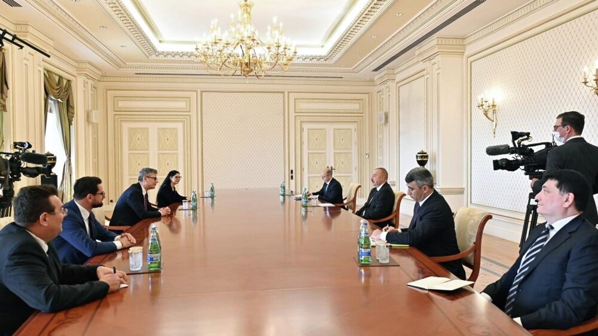 Президент Ильхам Алиев принял делегацию Румынии - Sputnik Азербайджан, 1920, 23.06.2022