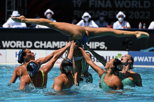 Сборная США на 19-м чемпионате мира по водным видам спорта в Будапеште, Венгрия. - Sputnik Азербайджан