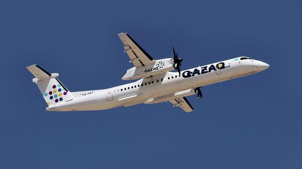 Самолет Qazaq Air нового поколения De-Havilland Dash 8-Q400 канадского производства - Sputnik Азербайджан