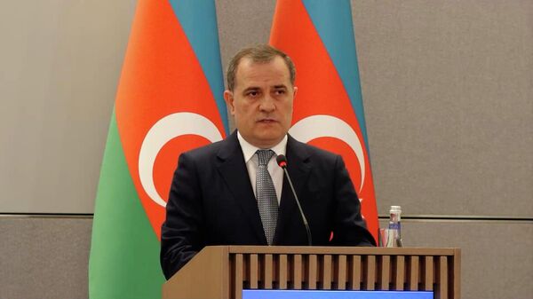 Баку придает особое значение расширению коммуникаций - Байрамов - Sputnik Азербайджан