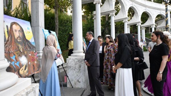 Мероприятие под названием «Дни Ренессанса», посвященное европейской культуре в Филармоническом саду  - Sputnik Азербайджан