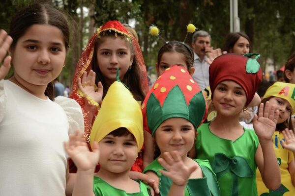Фестиваль вишни и черешни в городе Хачмаз - Sputnik Азербайджан