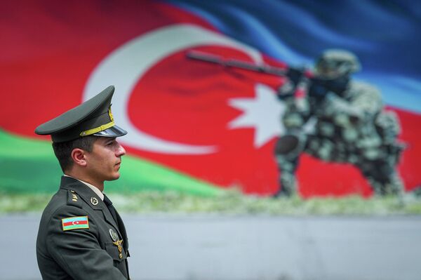 Выступления военных оркестров по случаю Дня Вооруженных cил в Баку. - Sputnik Азербайджан
