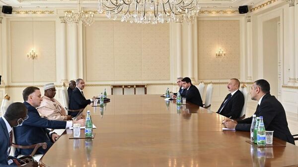 Президент Азербайджанской Республики Ильхам Алиев принял генерального секретаря Организации исламского сотрудничества Хусейна Брахима Тахи - Sputnik Азербайджан