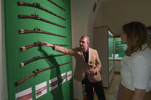 Выставка &quot;Мистическая красота оружия&quot; в Национальном музее истории - Sputnik Азербайджан
