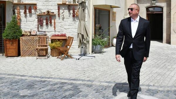 Президент Ильхам Алиев ознакомился с работами по благоустройству в поселке Рамана - Sputnik Азербайджан