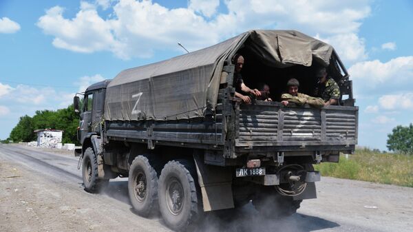 Машина с бойцами под Лисичанском - Sputnik Азербайджан
