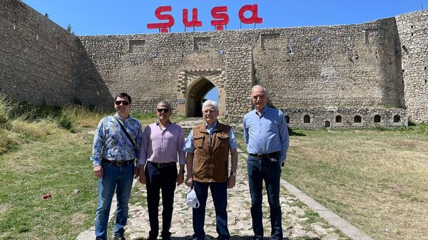 Посол Российской Федерации в Азербайджане Михаил Бочарников посетили культурную столицу город Шуша.  - Sputnik Азербайджан