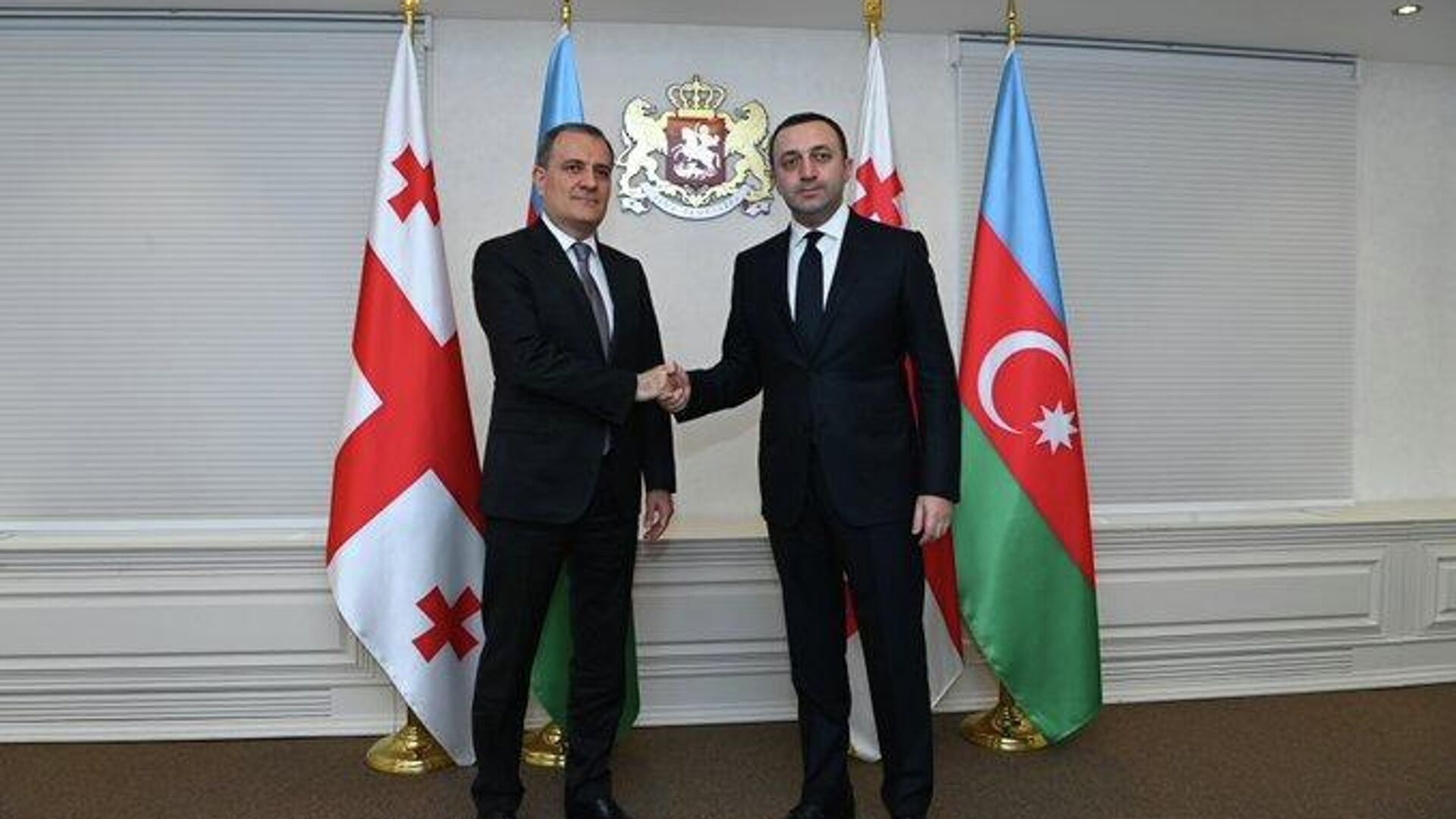 Министр иностранных дел АР Джейхун Байрамов сказал на встрече с премьер-министром Грузии Ираклием Гарибашвили - Sputnik Азербайджан, 1920, 16.07.2022