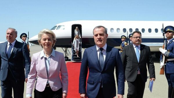Президент Еврокомиссии Урсула фон дер Ляйен прибылa с визитом в Азербайджан - Sputnik Азербайджан