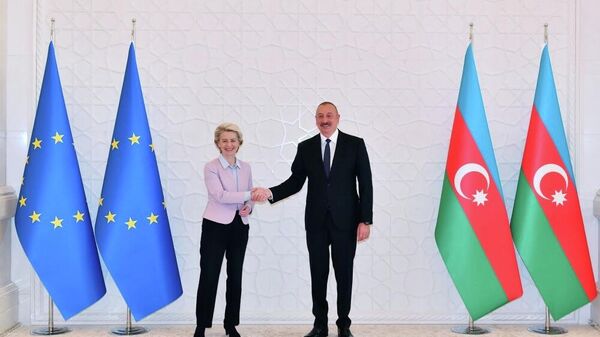 Prezident İlham Əliyevin Avropa Komissiyasının Prezidenti ilə geniş tərkibdə görüşü keçirilir - Sputnik Азербайджан