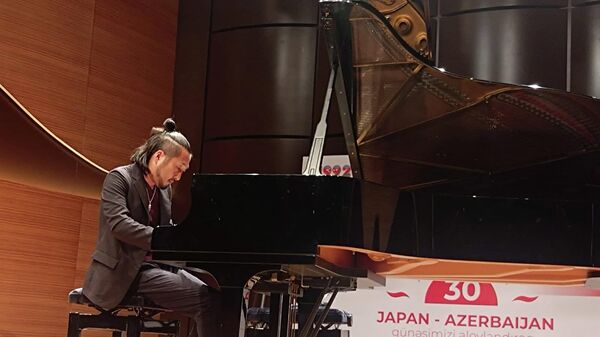 Beynəlxalq Muğam Mərkəzində Yaponiyanın məşhur piano ifaçısı və bəstəkarı Tempei Nakamuranın konserti - Sputnik Azərbaycan