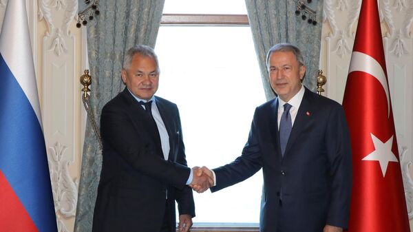 Встреча министров обороны России и Турции С. Шойгу и Х. Акара - Sputnik Азербайджан